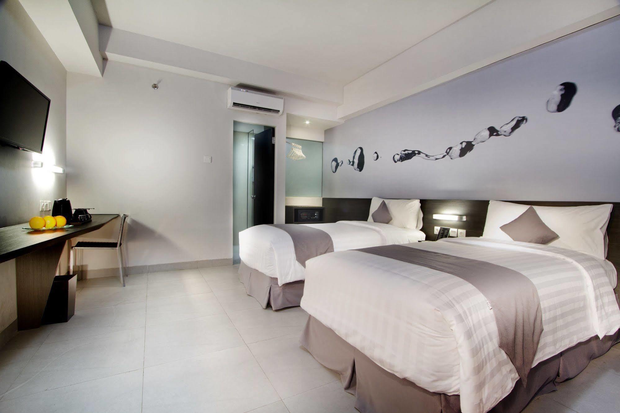 Neo Hotel Tendean Jakarta By Aston Exterior photo